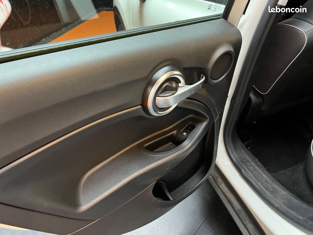 FIAT 500X 1.6 E-TORQ 110 LIVE EDIZIONE 4X2 / ATTELAGE / LIMITEUR - RÉGULATEUR / CLIMATISATIOn (image 23)