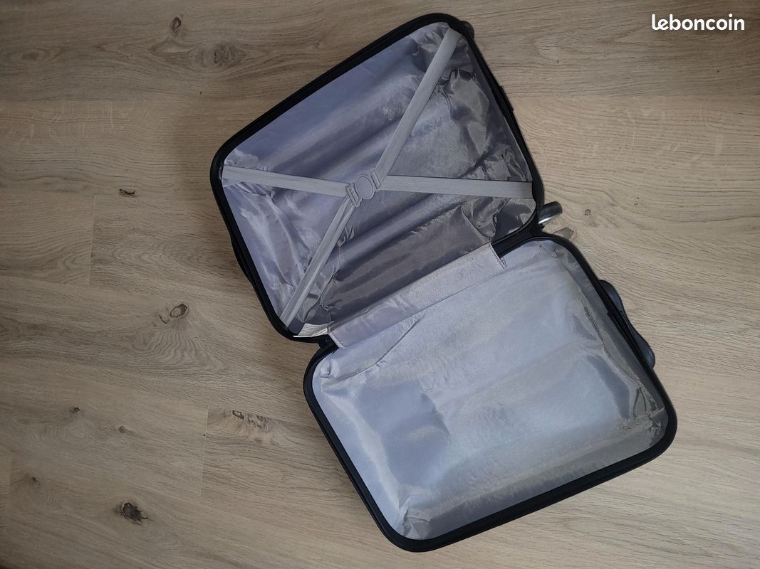 Valise rouge petit format (image 1)