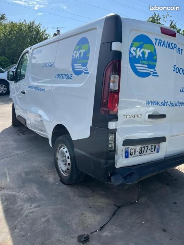 Renault Trafic FOURGON FGN L1H1 2T8 BLUE DCI 110 CH ACCIDENTEE (image 11)