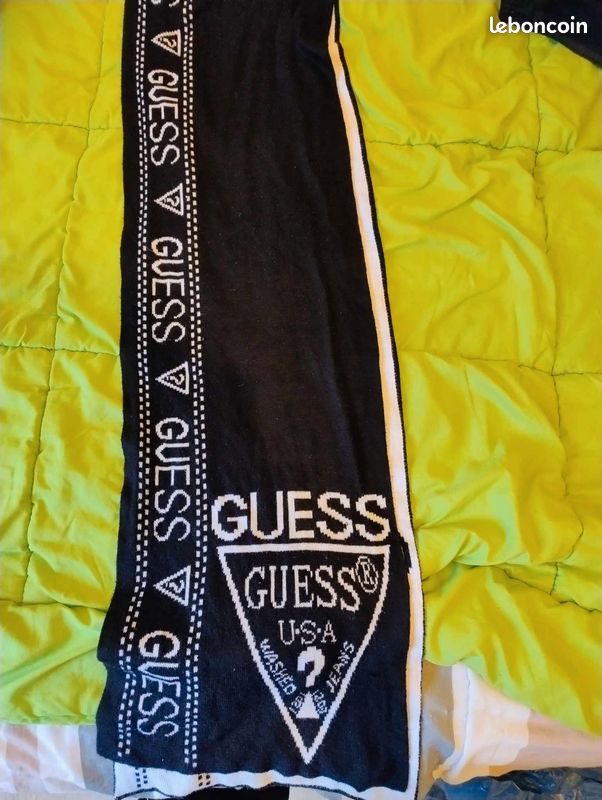 écharpe guess (image 1)