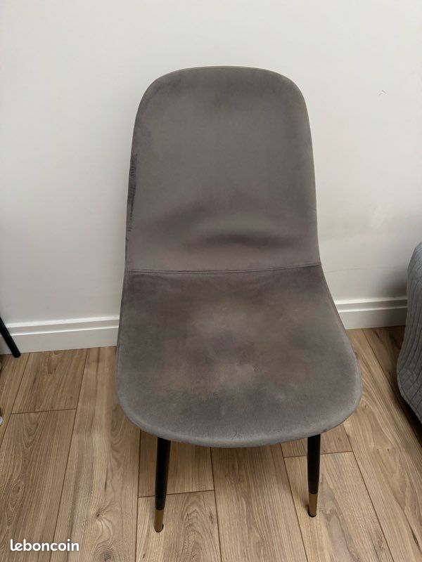 Chaise grise (image 1)