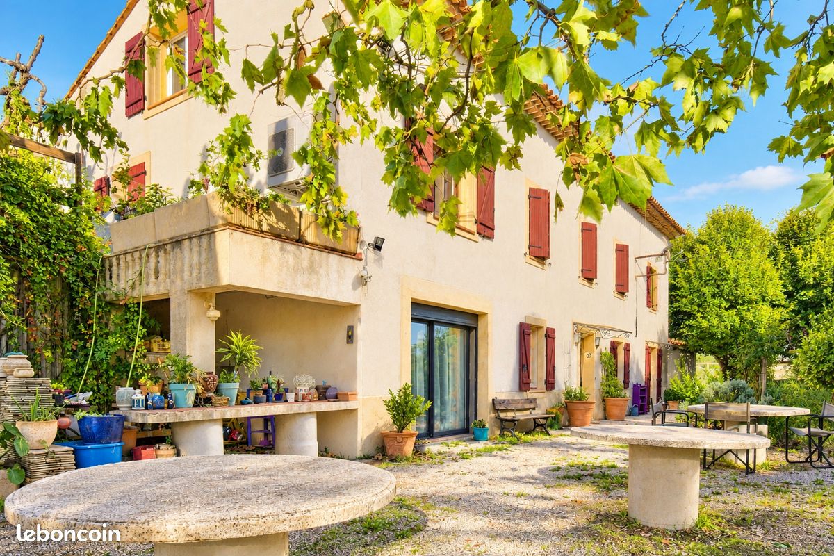 Maison 14 pièces 355 m² · à Aubagne · 355 m² · 740 000 €