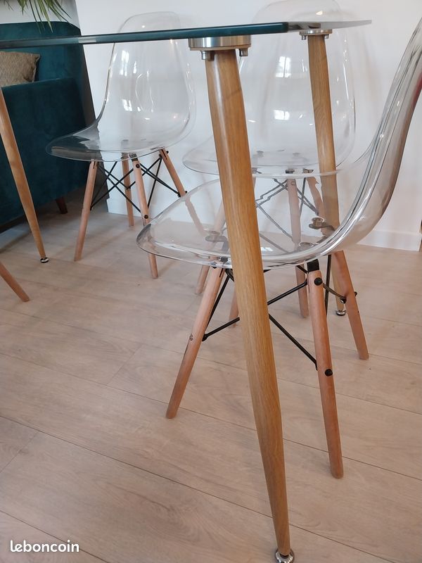 Lot 4 chaises transparentes (image 1)