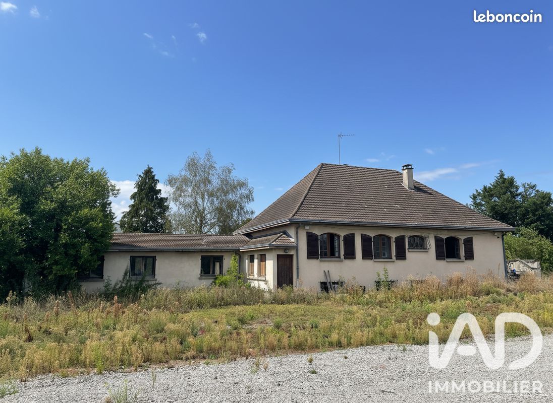 Maison 8 pièces 212 m² · à Riom · 212 m² · 300 000 €