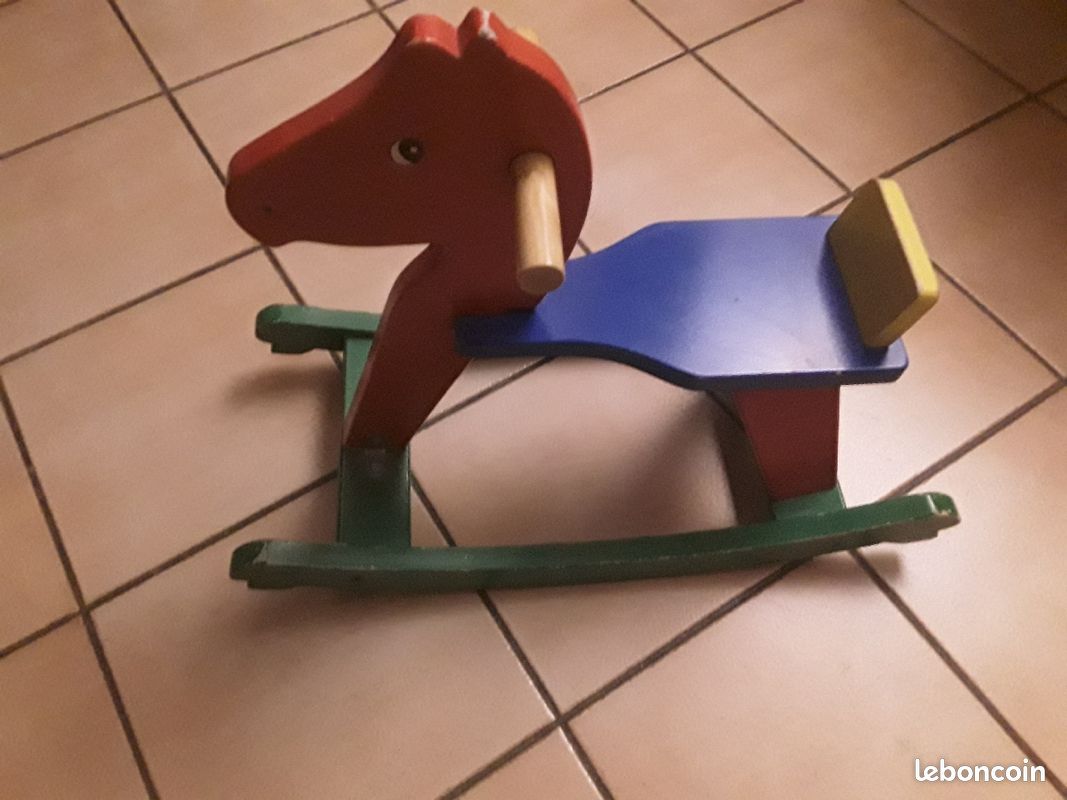 Vends cheval à bascule (image 1)