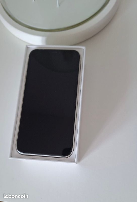 Iphone 11 couleur blanc 64 GB (image 1)