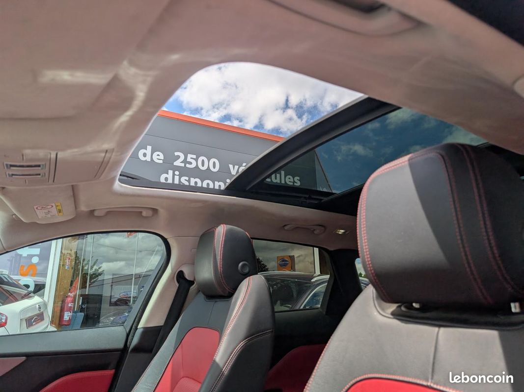 JAGUAR F-PACE 2.0 D - 180 - BVA - - AWD Chequered Flag (image 29)