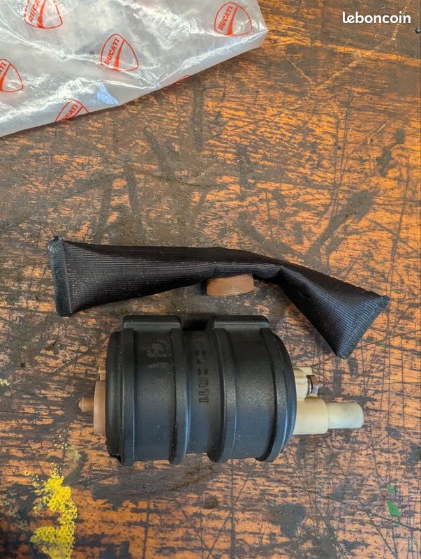 Pompe a essence DUCATI SUPERSPORT SS a carbu (image 3)