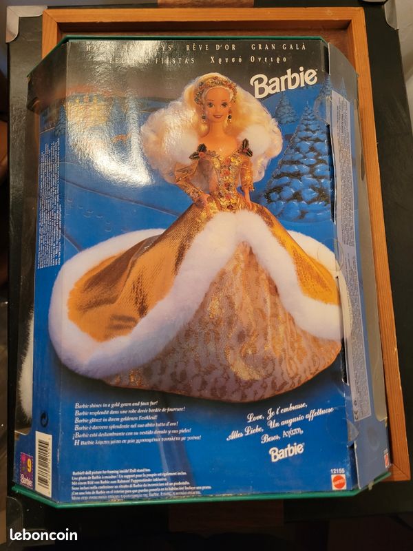 Barbie HOLIDAYS sans boite + une tenue Création Couture OOAK