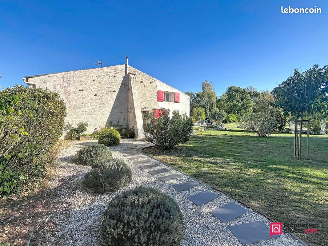 Maison 10 pièces 200 m² · au Gué-d'Alleré · 200 m² · 570 000 €