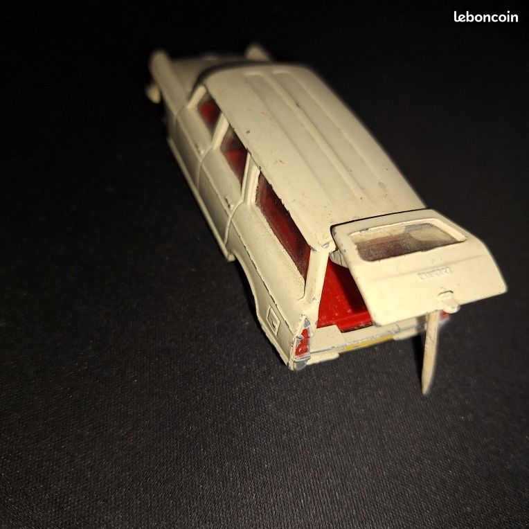 Peugeot 404 break Dinky Toys (image 4)