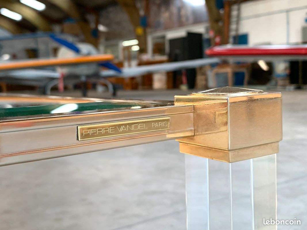 Table basse or et lucite Pierre Vandel 1970 (image 3)