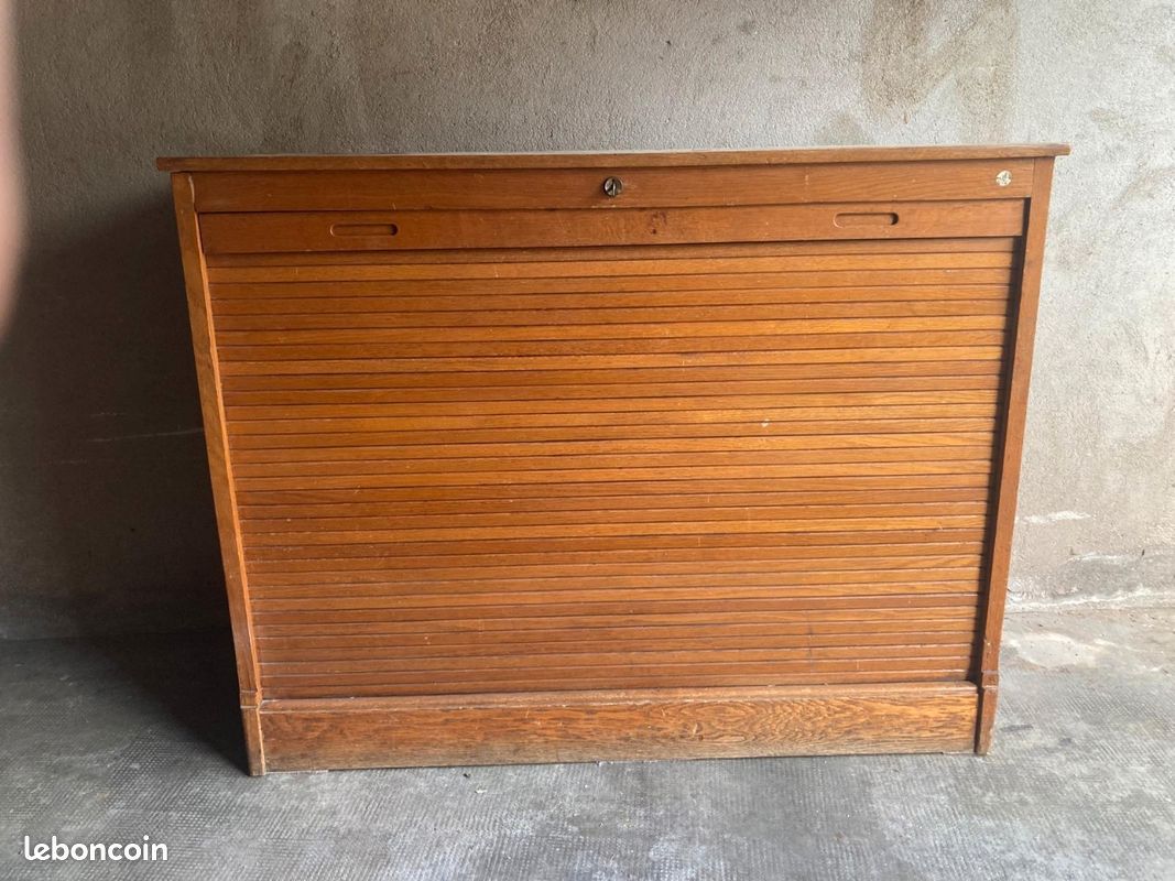 Meuble à rideau en bois (image 1)