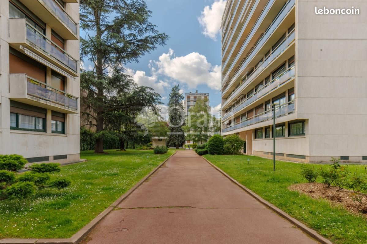Garage/box Lyon · 28 000 €