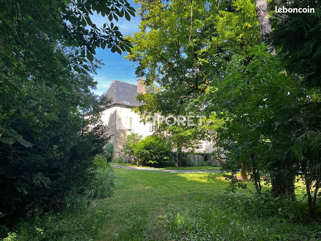 Maison 10 pièces 375 m² · à Bozouls · 375 m² · 399 000 €