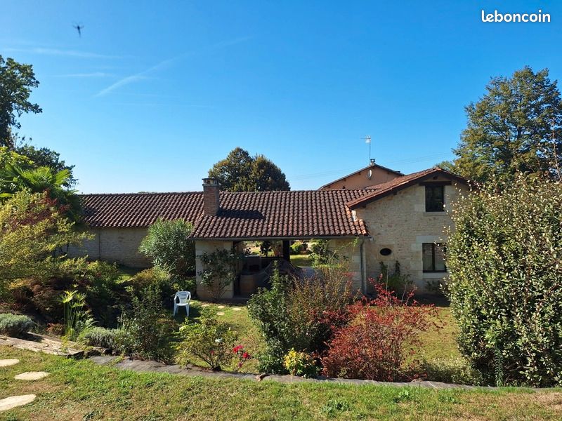 Maison 10 pièces 250 m² · à Vergt · 250 m² · 453 000 €