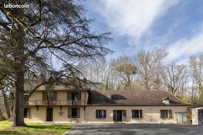 Maison 8 pièces 289 m²