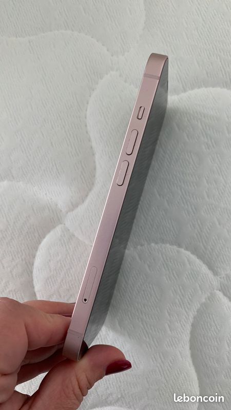 IPhone 13 pink (image 2)