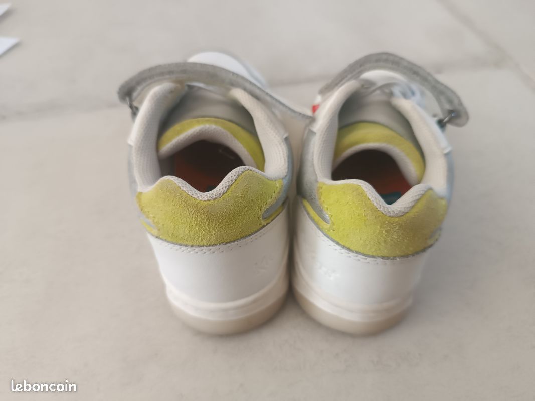 Baskets blanches kickers taille 26 (image 4)