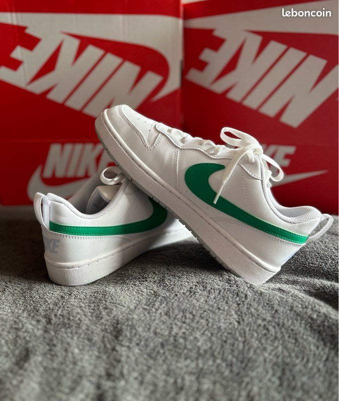 Basket Nike court borough low recraft taille 40 blanche et verte
