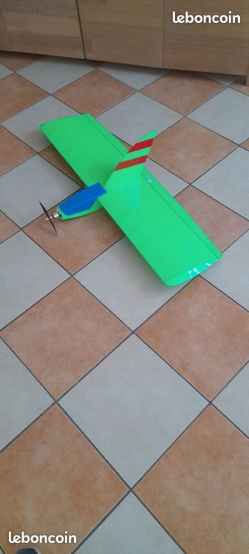 Aile Volante Avec Hélice Et Moteur - Planeur De Modélisme - Occasion