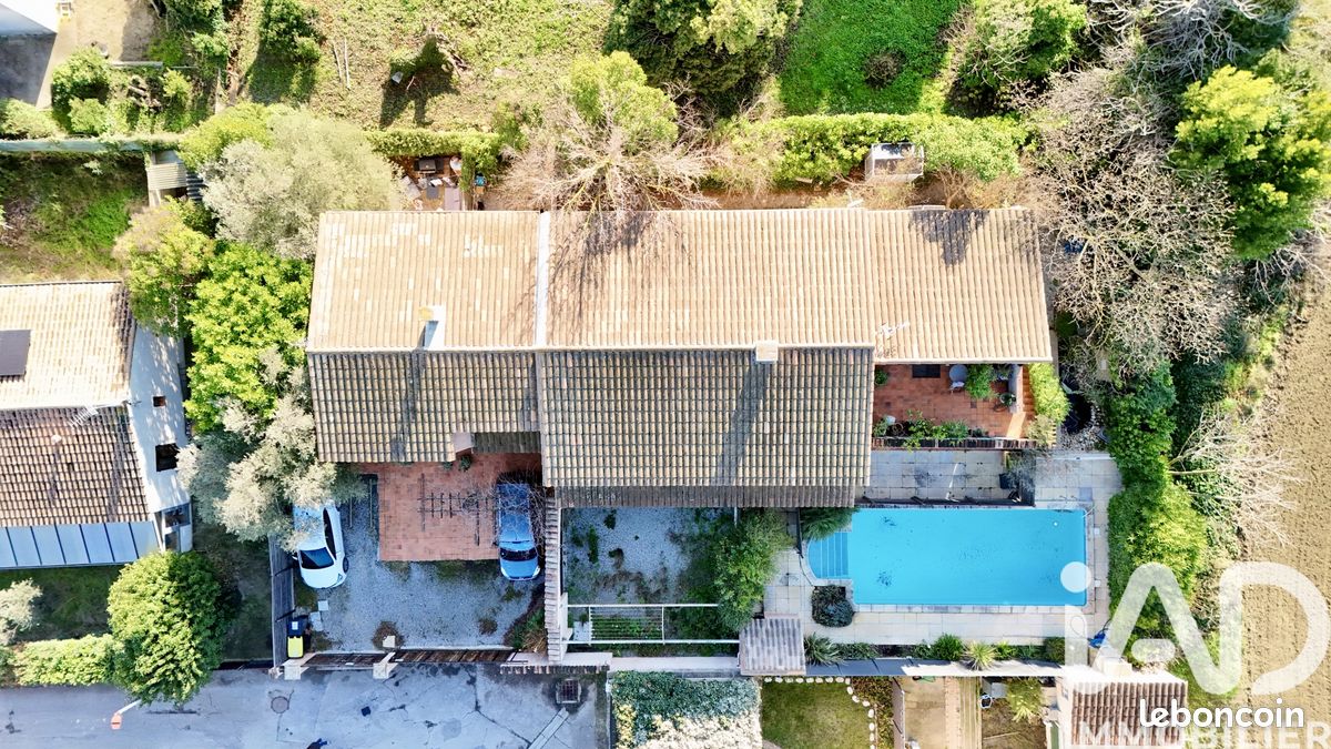 Immeuble 296 m² Rodilhan