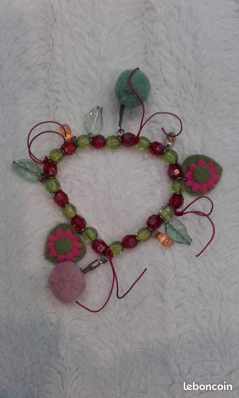 Bracelet fantaisie en perles et feutrine (image 2)