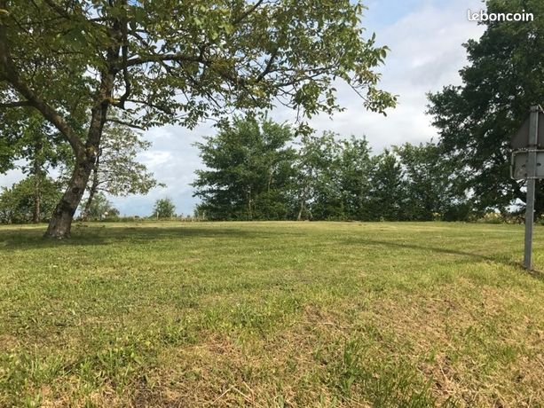 Terrain 2 400 m² Cherves Richemont