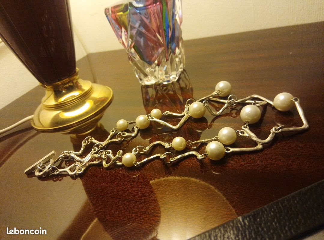 Collier Vintage Biche De Bere - Métal Et Perles Argenté, Occasion En Bon état D'usage