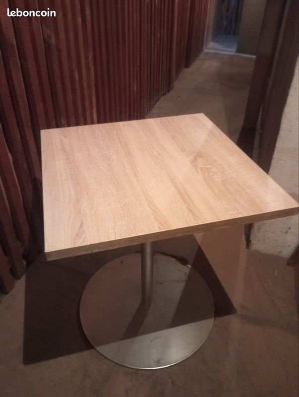 Table carrée (image 1)