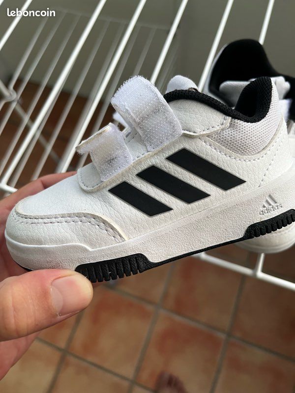 Baskets Adidas bébé taille 23 – très bon état Chaussures