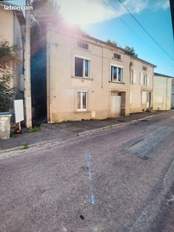 Maison 6 pièces 100 m² · à Darney · 100 m² · 17 000 €