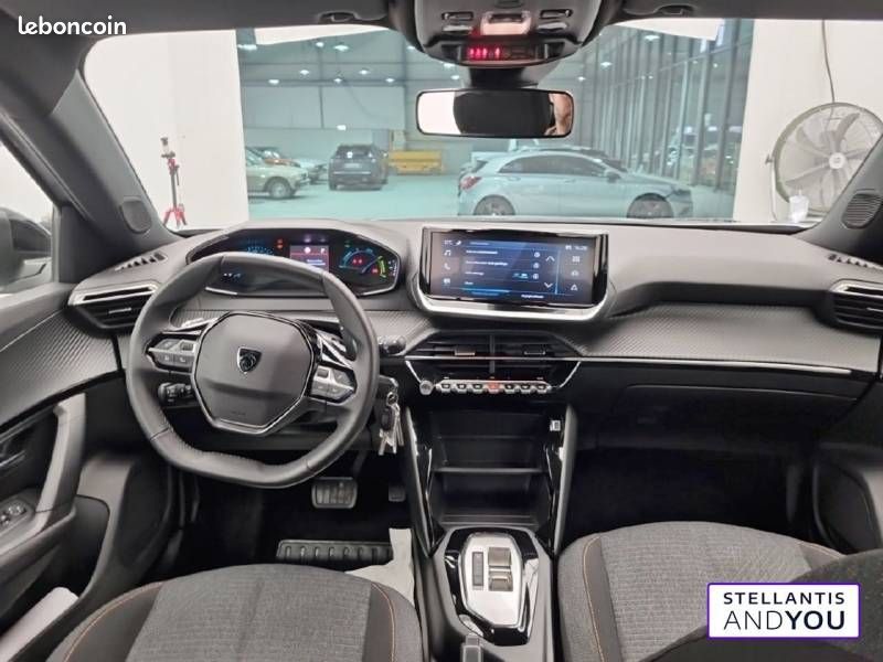 Peugeot 2008 Hybrid 145 e-DCS6 Style (image 12)