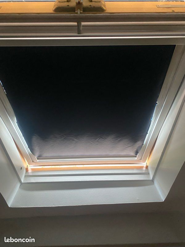 2 store Velux bleue nuit (image 2)