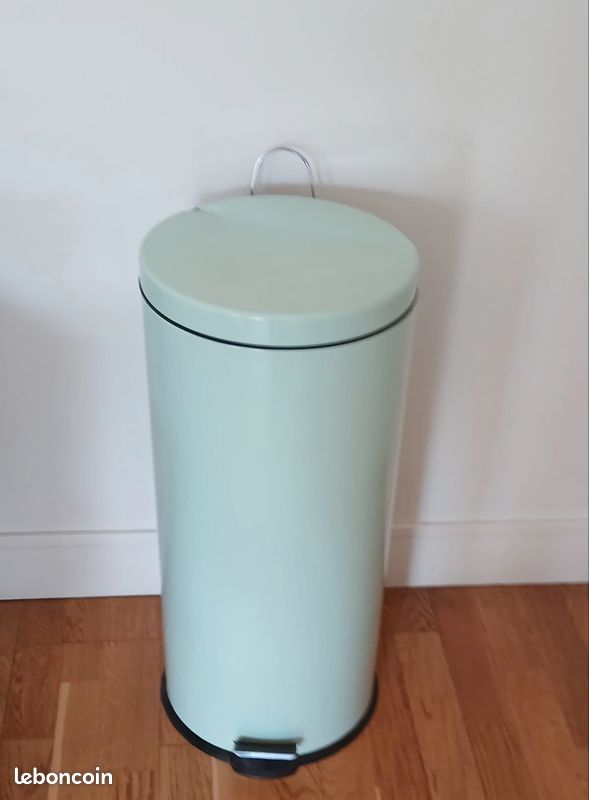 Pouble à pédale en métal 30 L (image 1)