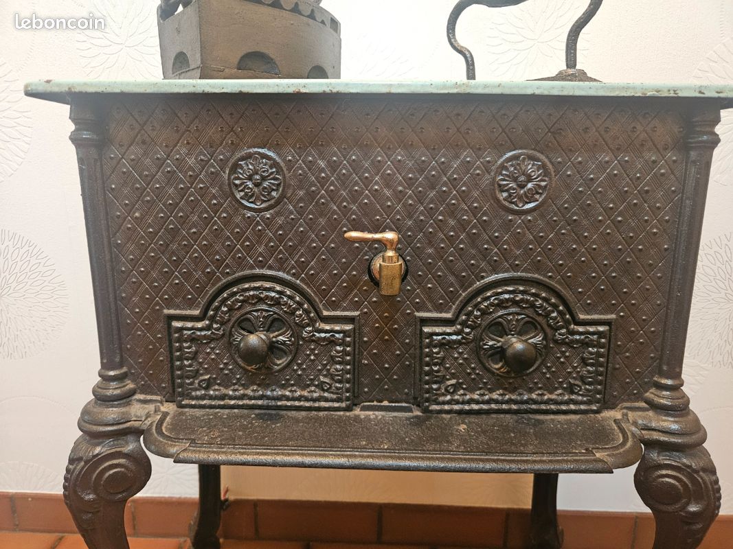 Fourneau ancien en fonte sur Gens de Confiance