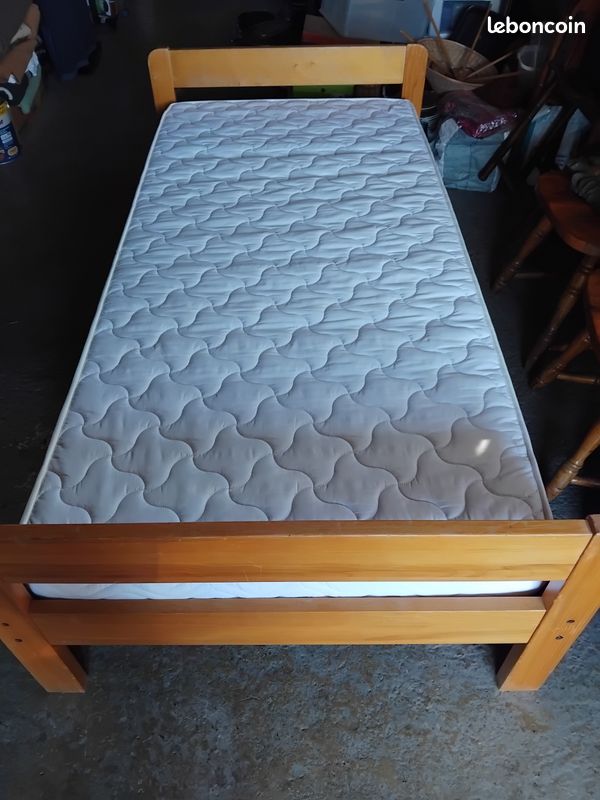 Lits bois avec matelas mousse (image 1)