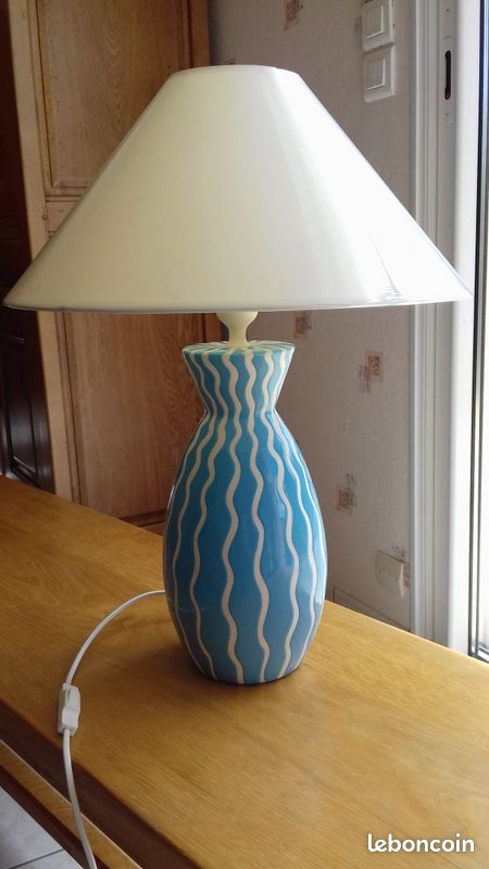 Lampe de chevet bleue et blanche + vase assorti (image 1)