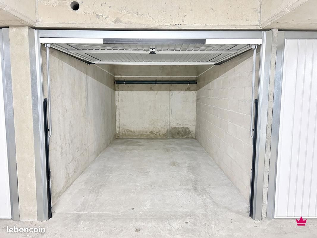 Parking Chassieu · 90 €/mois