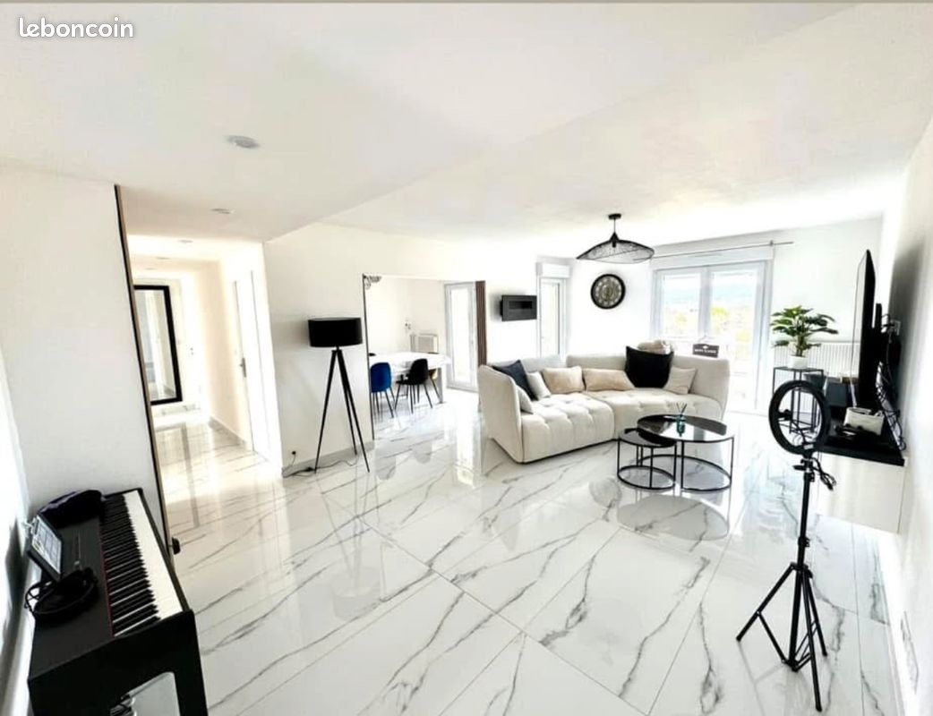 Appartement 5 pièces 105 m² · à Pierrelatte · 105 m² · 150 000 €