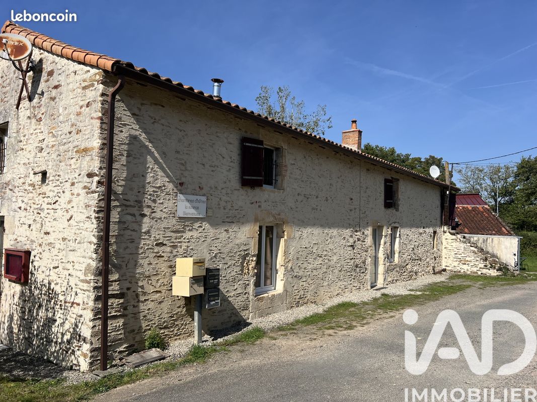 Maison 5 pièces 220 m² · à Mareuil-sur-Lay-Dissais · 220 m² · 295 000 €