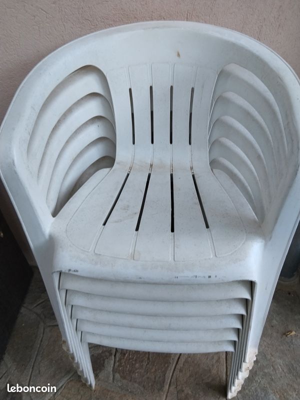 6 chaise en plastique (image 1)