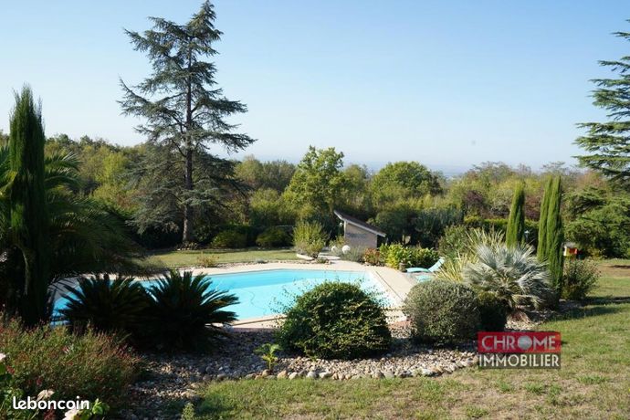 Maison 7 pièces 242 m²