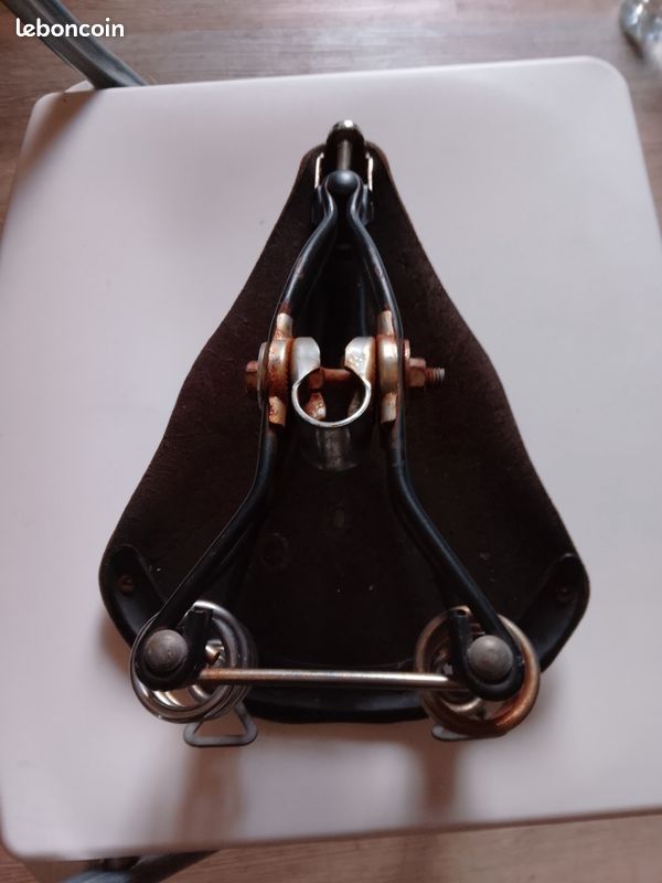 Paire De Selles De Vélo Vintage – Siège Os170 – Cuir Marron – Fabriqué En Italie