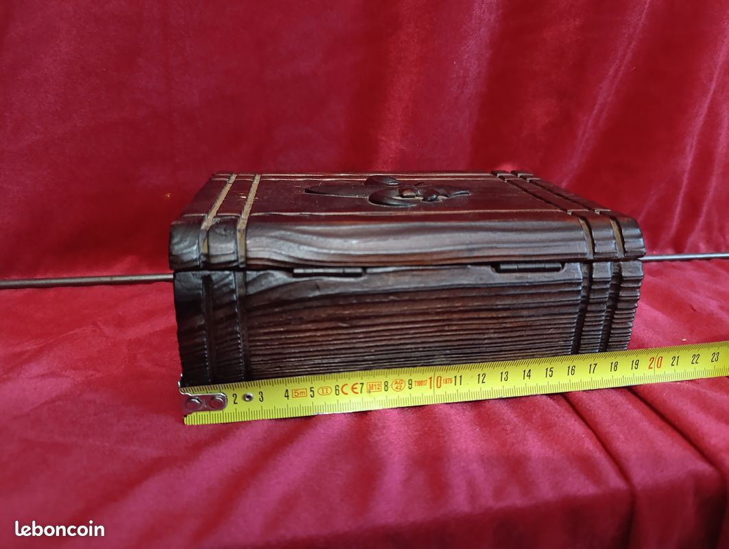Boîte Décorative en Bois Sculpté Style Livre Ancien - Fleur de Lys (image 6)