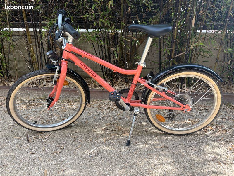 Vélo Decathlon enfant 6-9 ans 20 pouces Btwin Riverside 500 VTC (image 1)