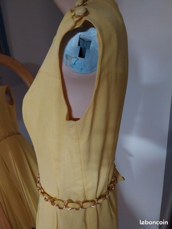 Dernière baisse de prix Vintage . Superbe robe jaune doublée, plis plats à partir de la taille (image 8)