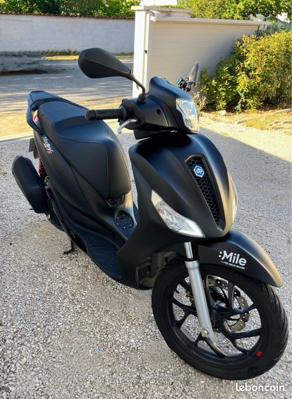 Scooter 125 piaggio medley noir mat (image 1)