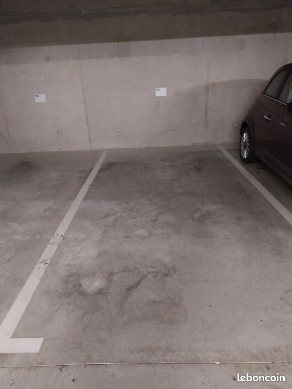 Parking 11 m² · à Perros-Guirec · 11 m² · 60 €/mois