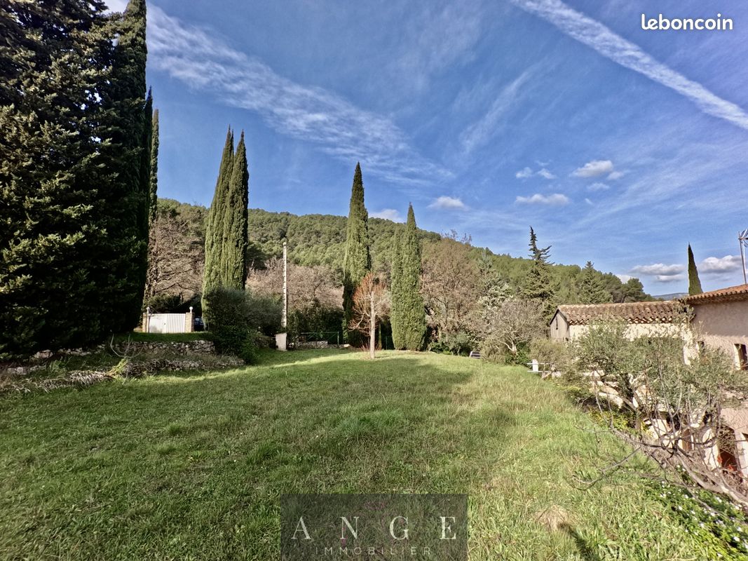 Terrain 1754 m² · à Solliès-Ville · 1 754 m² · 254 000 €